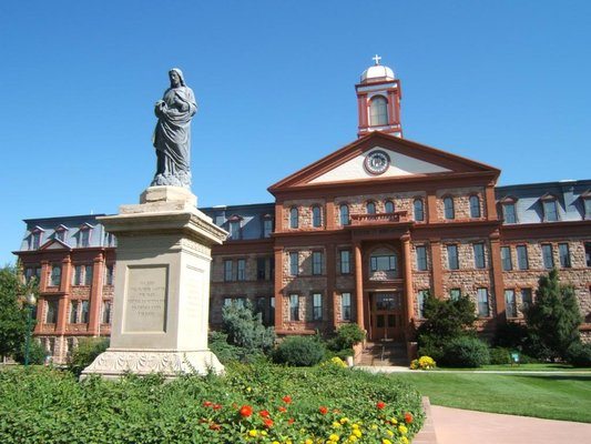 Old_Main_Hall,_Regis_University_Main_Campus (1)